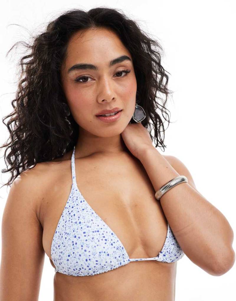 Daisy Street - Triangel-Bikinioberteil in Blau mit Blümchenmuster und Bindedetail am Ausschnitt von Daisy Street