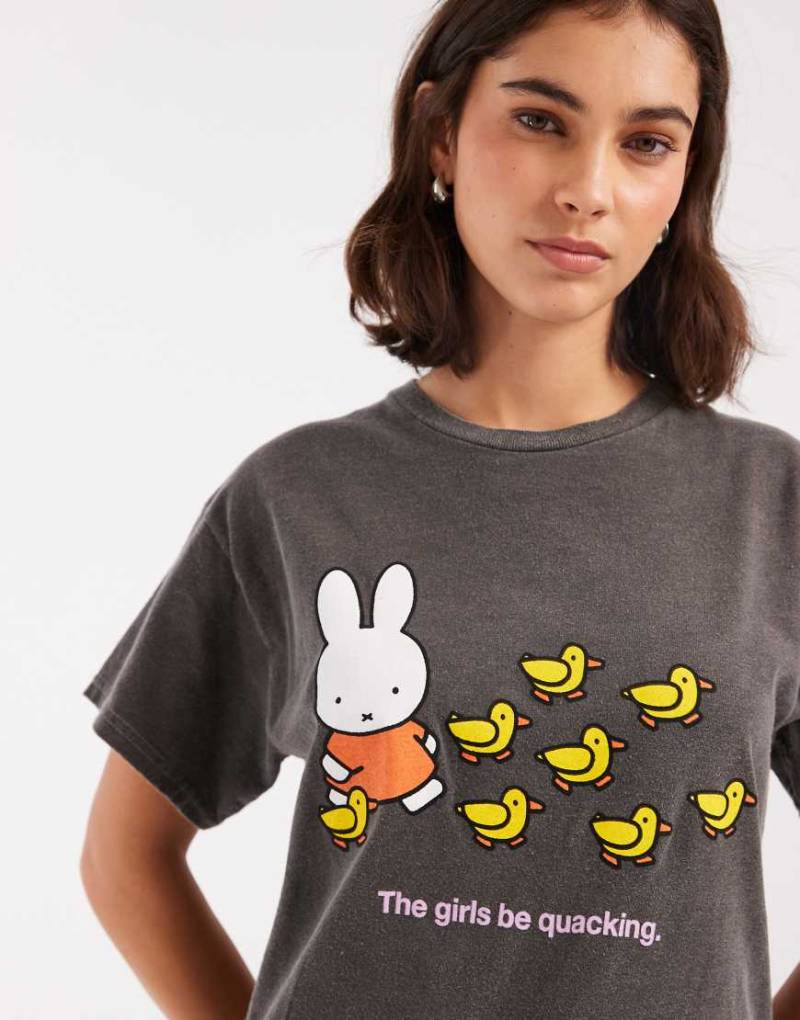 Daisy Street x Miffy - Weites Oversize-T-Shirt in verwaschenem Schwarz mit Enten-Grafikmotiv von Daisy Street