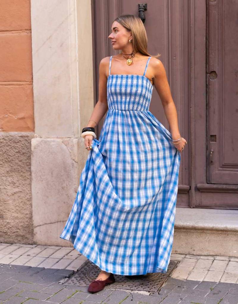 Daisy Street x Molly Mcfarlane - Maxikleid mit gesmoktem Oberteil und blauem Karo von Daisy Street