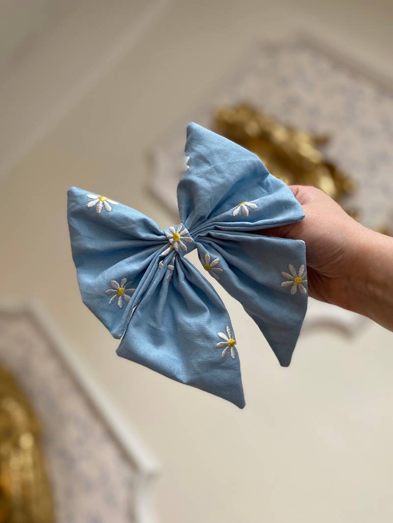 Wunderschöne Blaue Margeritenschleife von DaisyByKayleigh