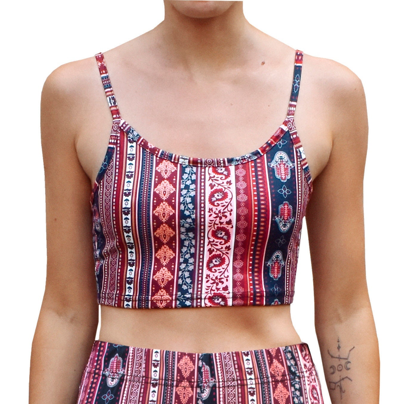 Marsala Paisley Hamsa Streifen Abgeschnitten Tank Spaghetti-Träger Cami Mix N Match Crop Top von DaisyDelSolDesigns