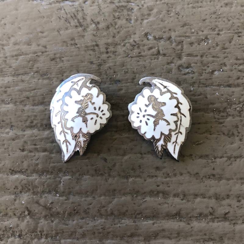 Siam Niello Clip-On-Ohrringe Aus Sterlingsilber Mit Weißer Emaille Und Tänzerin, 2, 5 cm von DaisyDiamondVintage