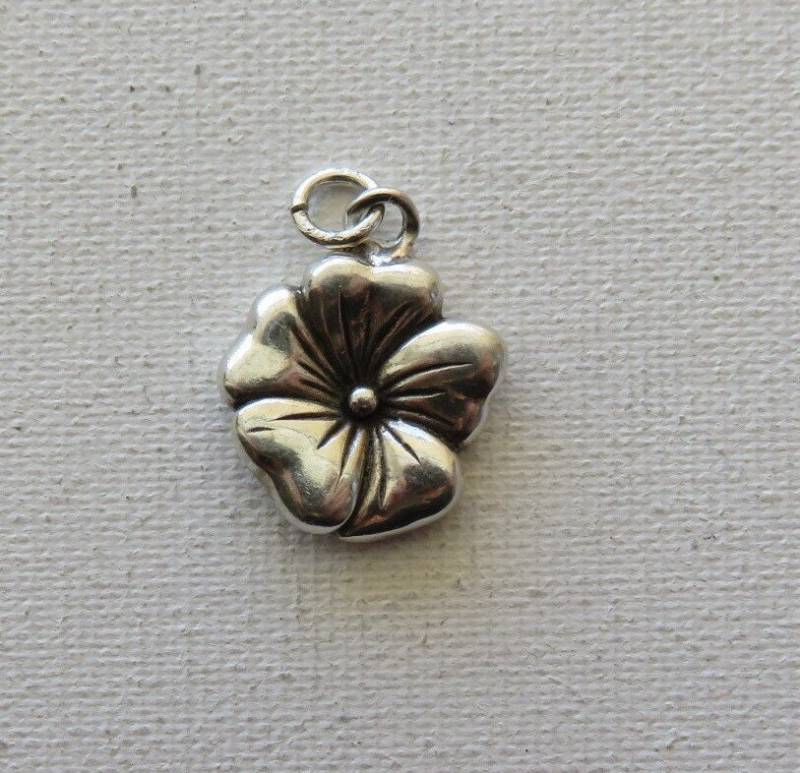 Vintage Sterling Silber 5 Blütenblatt Blumenanhänger, Open-Link Charm, Hibiskusblüte von DaisyDiamondVintage