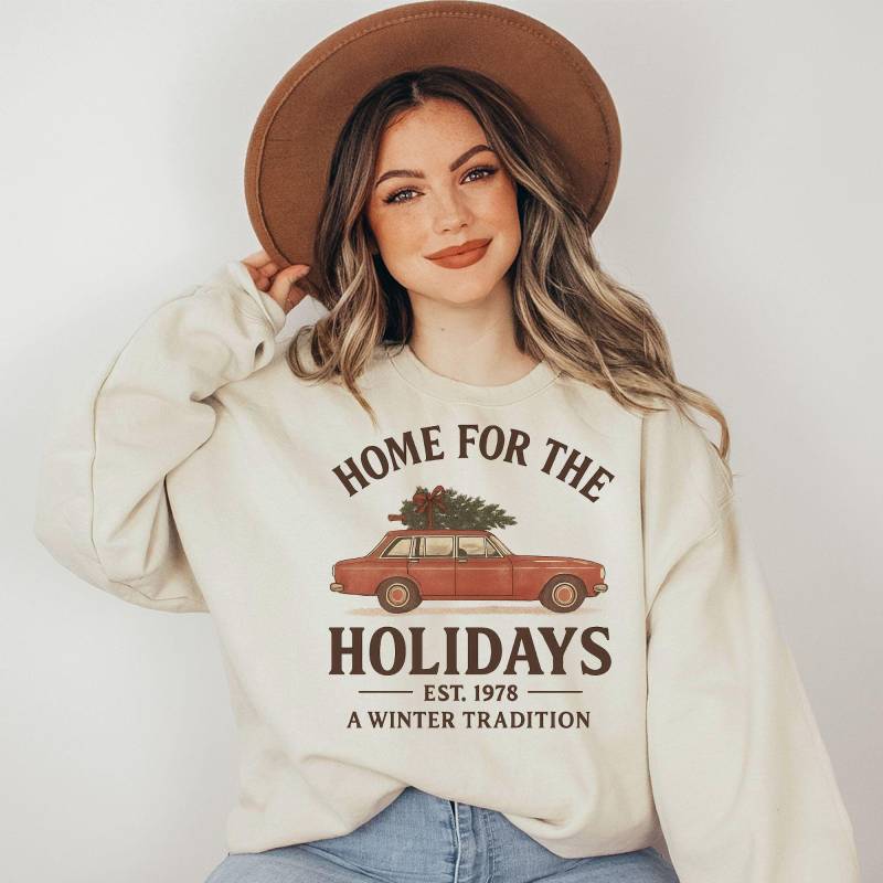 Home For The Holidays Sweatshirt - Vintage Christmas Sweater | Cozy Holiday Pullover Retro Car Tree Winter Gift Home For The Holidays Sweatshirt - Vintage Christmas Sweater | Cozy Holiday Pullover Retro Car Tree Winter Gift von DaisyDreamersClub