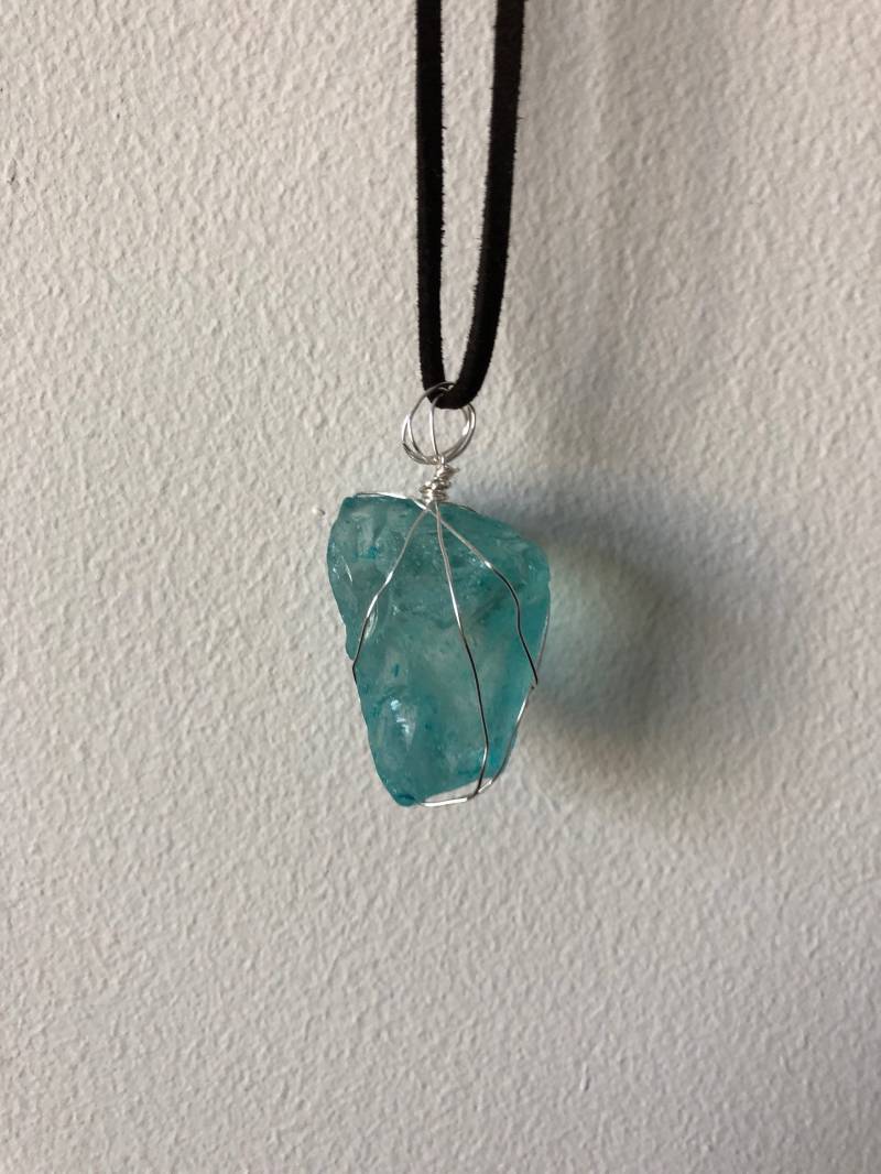Hellblau Draht Gewickelt Kette Hellblau Draht Gewickelt Kette von DaisyKissed