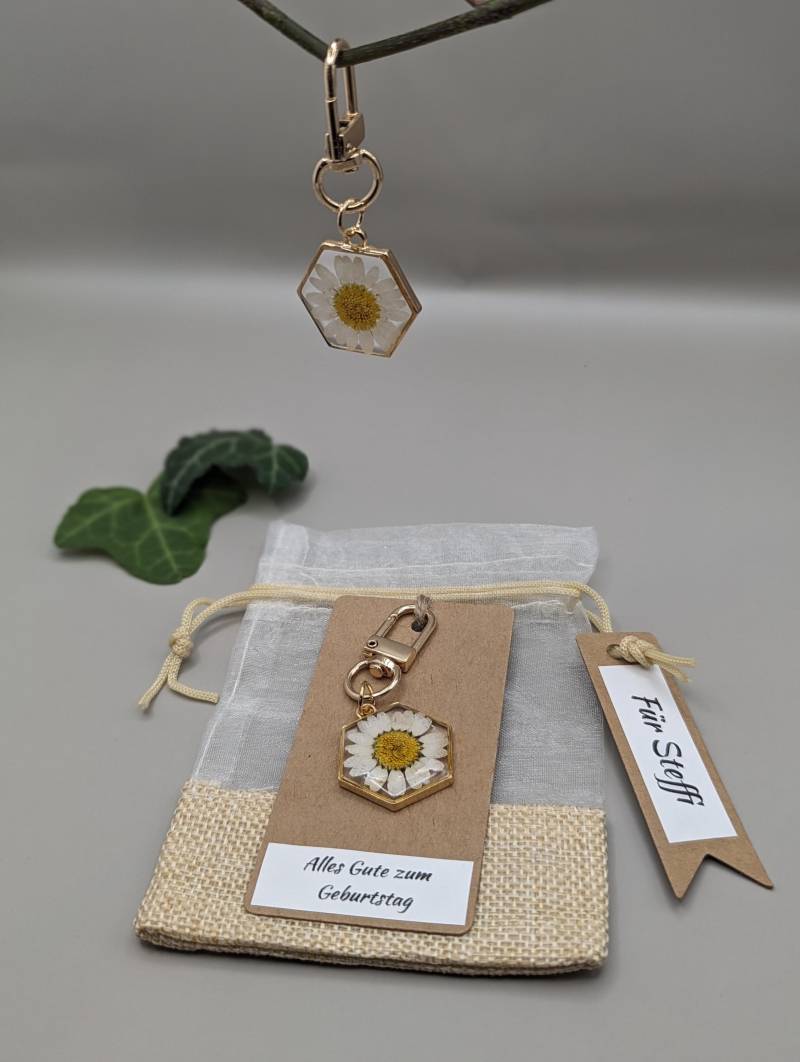 Geburtstagsgeschenk Getrocknete Blume Schlüsselanhänger Personalisiert Gold Freundin Schwester Kollegin Anhänger Alles Gute Zum Geburtstag von DaisyKreationen