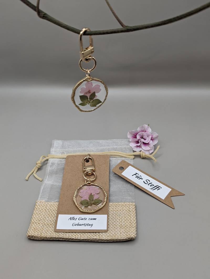 Geburtstagsgeschenk Getrocknete Blumen Schlüsselanhänger Personalisiert Gold Freundin Schwester Kollegin Anhänger Alles Gute Zum Geburtstag von DaisyKreationen