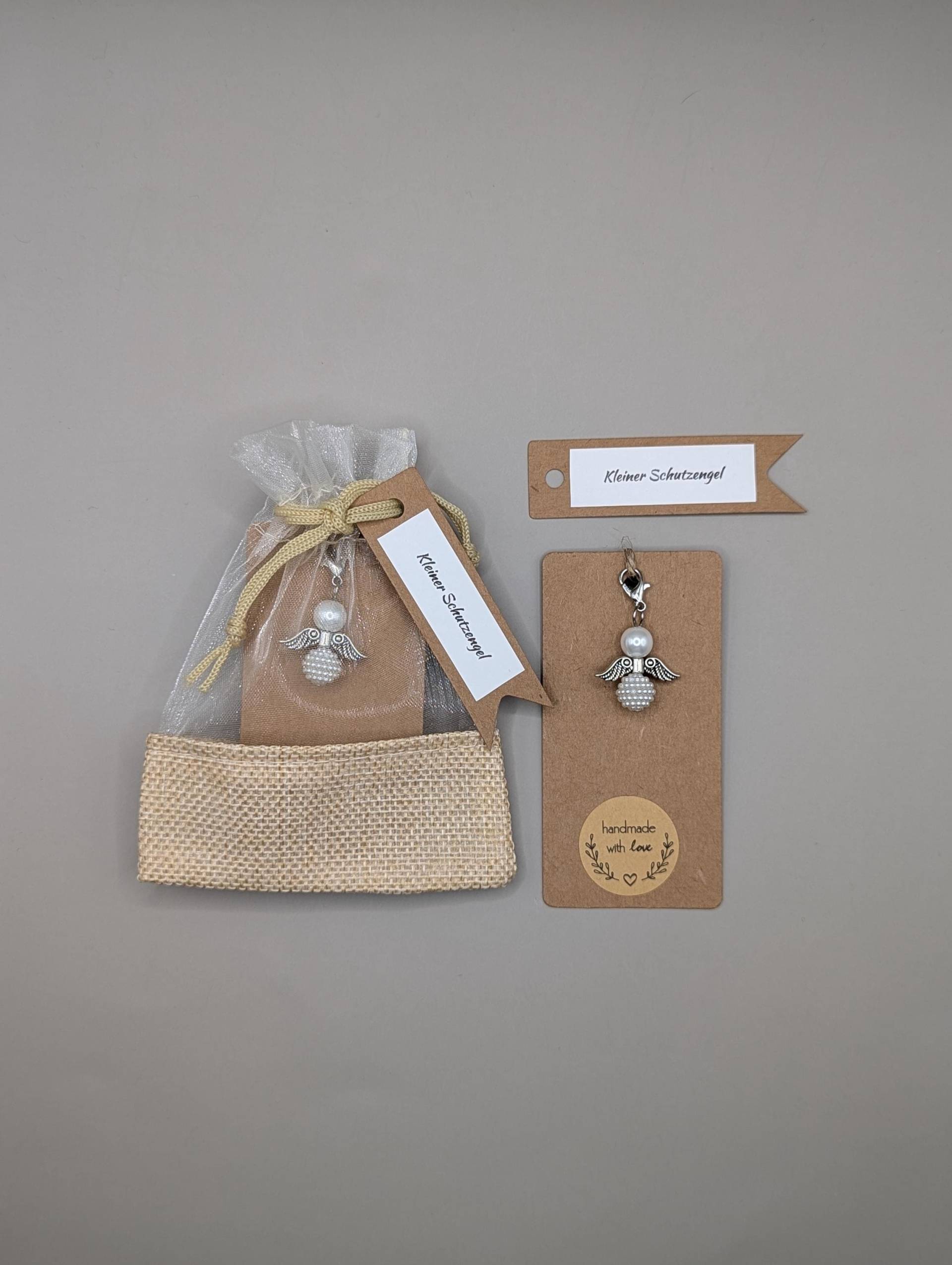 Kleiner Schutzengel - Engel Anhänger Im Organzasäckchen, Glücksbringer, Geschenkidee Zu Weihnachten, Wichtelgeschenk & Mutmacher von DaisyKreationen