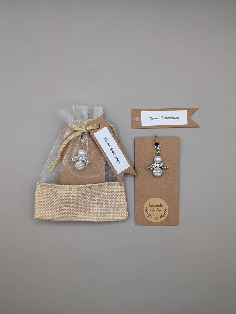 Kleiner Schutzengel - Engel Anhänger Im Organzasäckchen, Glücksbringer, Geschenkidee Zu Weihnachten, Wichtelgeschenk & Mutmacher von DaisyKreationen