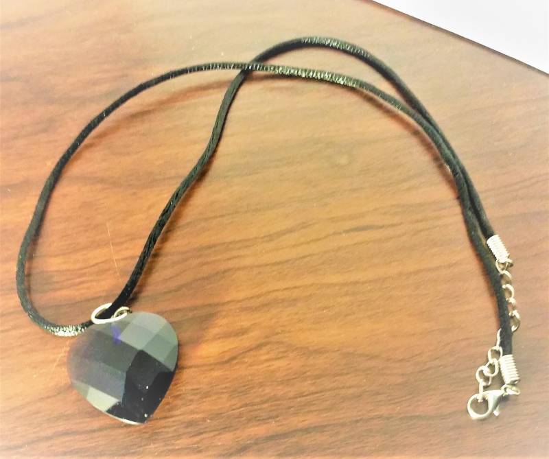 Blaues Herz-Anhänger, Blau Herz Halskette, Harz-Anhänger, Harzhalskette, Upcycling Anhänger, Upcycled Mode-Anhänger, Halskette von DaisyLinksDesigns