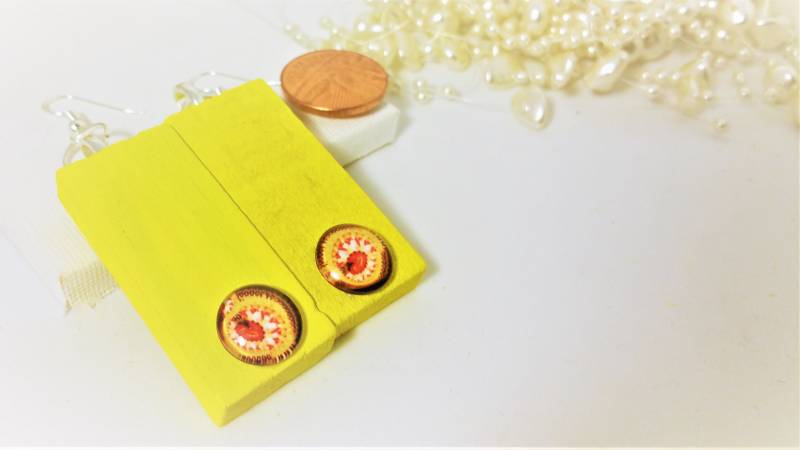 Holz Ohrringe, Ohrringe Aus Holz, Rechteck Gelbe Neuheit Block-Ohrringe, Sommer Hippie von DaisyLinksDesigns