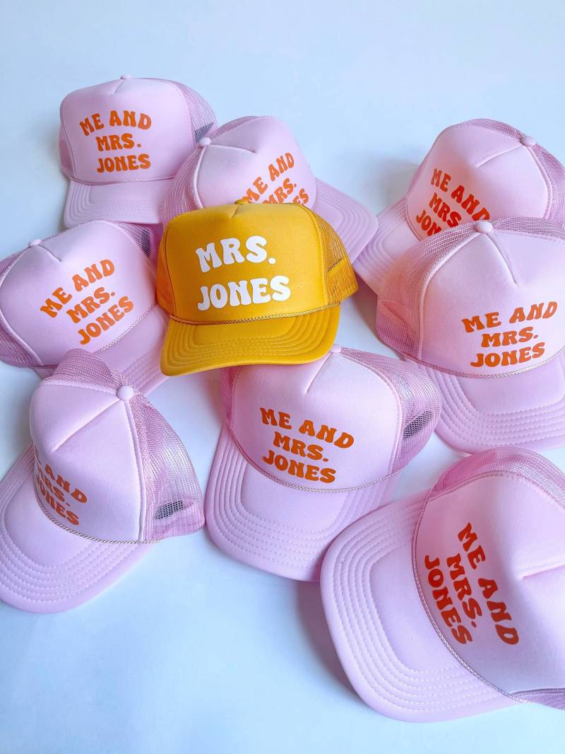 Benutzerdefinierte Fernlastwagenmütze | Slogan Trucker Hat Party Hut Spruch Retro Cap Bachelorette von DaisyScottDesigns