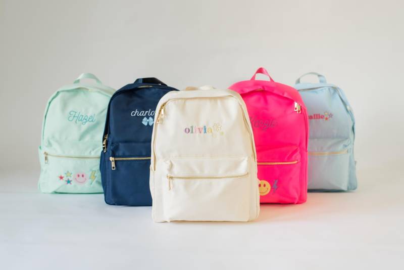 Individuell Bestickter Rucksack | Personalisierter Gestickter Name Monogramm Zurück Zu Schultasche Kinder Applikation Symbole Individuell Bestickter Rucksack | Personalisierter Gestickter Name Monogramm Zurück Zu Schultasche Kinder Applikation Symbole von DaisyScottDesigns