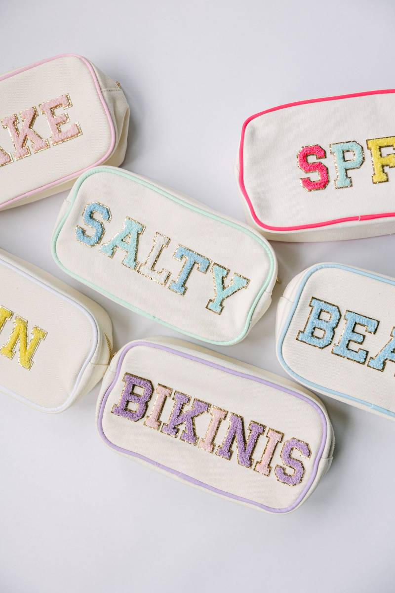 Personalisierte Canvas Kosmetiktasche | Chenille Letter Patch Schminktasche Angepasste Reisetasche Brautjungfern Geschenke Aufnäher Tote Strandtasche von DaisyScottDesigns