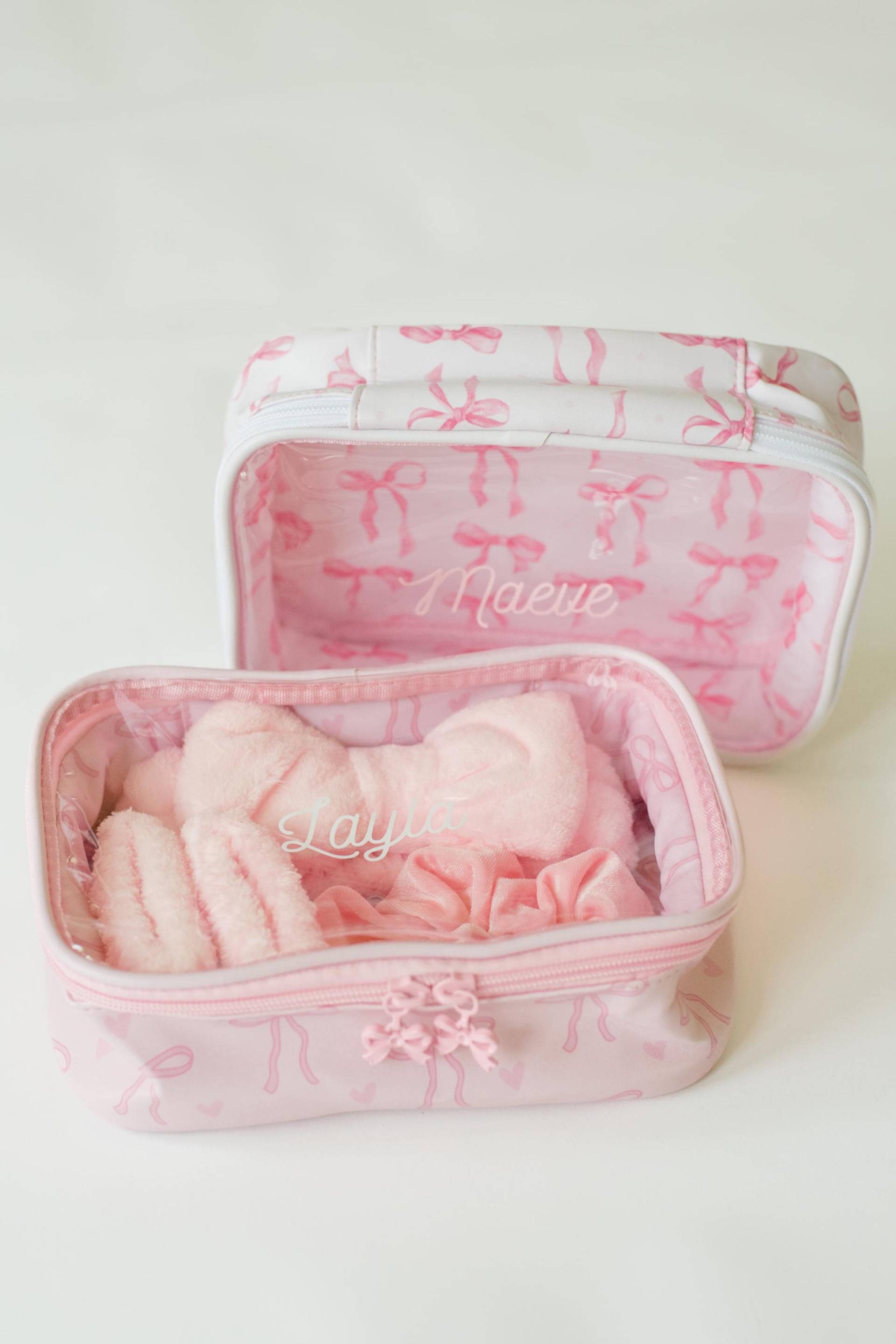 Personalisierte Rosa Schleifen-Kosmetiktasche | Klare Kosmetiktasche Mit Schleifen Schleifenkosmetiktasche Schminktasche Personalisierte Rosa Schleifen-Kosmetiktasche | Klare Kosmetiktasche Mit Schleifen Schleifenkosmetiktasche Schminktasche von DaisyScottDesigns