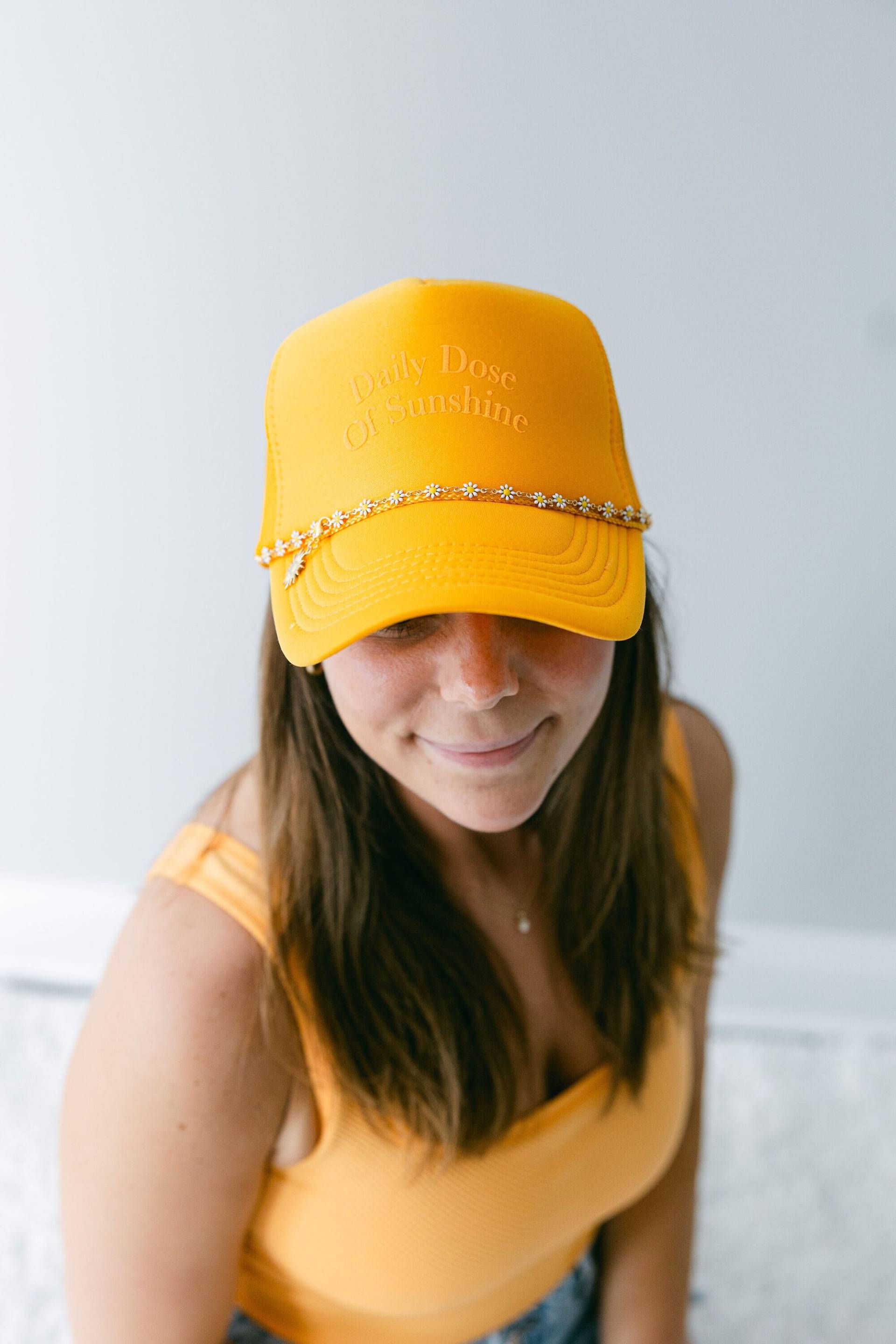 Trucker Hut Kette Schmuck | Slogan Hat Mit Gänseblümchen-Kette Gänseblümchen Bachelorette Zubehör Trucker Hut Kette Schmuck | Slogan Hat Mit Gänseblümchen-Kette Gänseblümchen Bachelorette Zubehör von DaisyScottDesigns