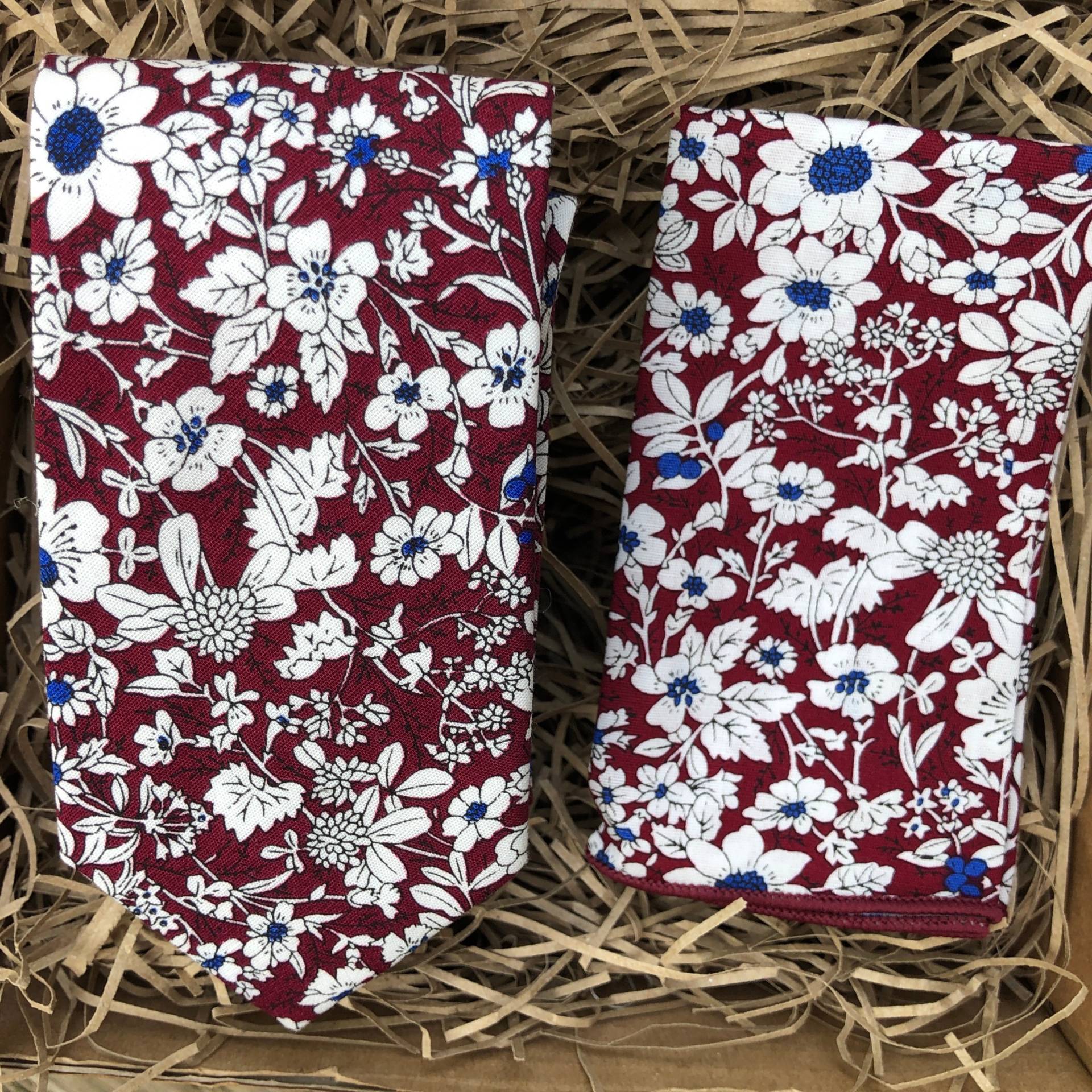Weinrote Einstecktuch Set Aus Baumwolle Mit Blumenmuster Herren Hochzeitsgeschenk von DaisyandOakStudio