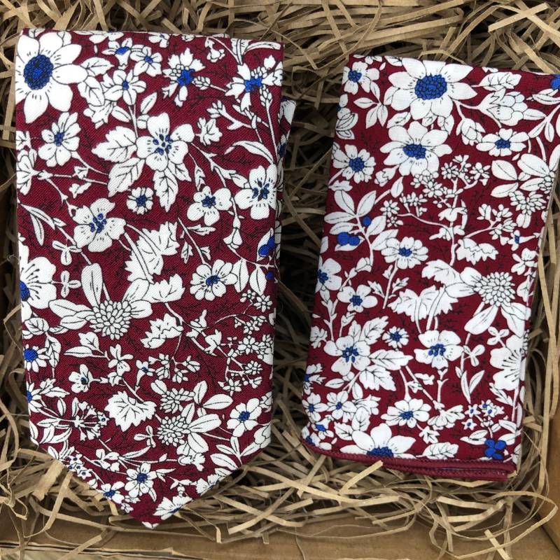 Weinrote Einstecktuch Set Aus Baumwolle Mit Blumenmuster Herren Hochzeitsgeschenk von DaisyandOakStudio