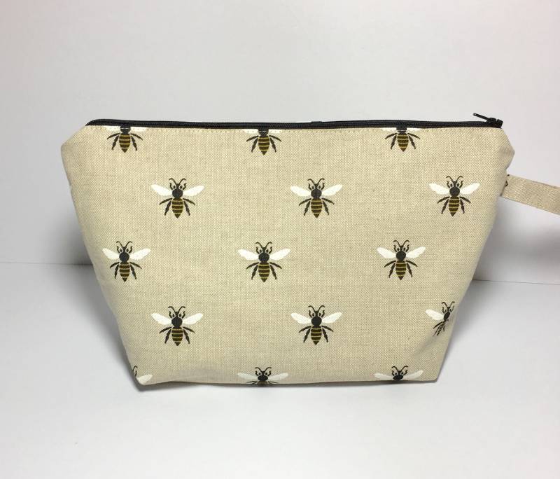 Bienen Boxed Schminktasche/Kosmetiktasche/Reisetasche/Gadget Tasche/Beutel/Federmäppchen/Waschtasche Bienen Boxed Schminktasche/Kosmetiktasche/Reisetasche/Gadget Tasche/Beutel/Federmäppchen/Waschtasche von DaisychainQuilter