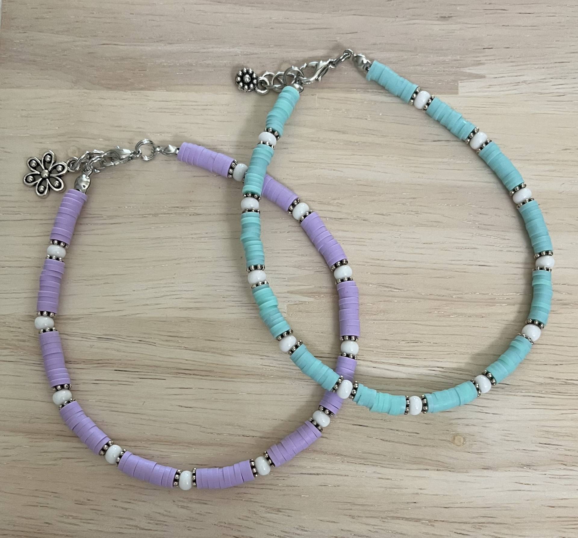 Personalisierte Pastell Heishi Perlen Fußkettchen, Lila Und Türkis Benutzerdefinierte Charme Fußkettchen Personalisierte Pastell Heishi Perlen Fußkettchen, Lila Und Türkis Benutzerdefinierte Charme Fußkettchen von DaizyDazeJewelry