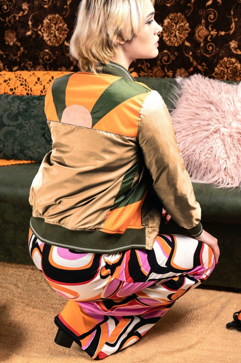 The Sun Is Rising Vintage Inspirierte Gold Satin Bomberjacke 70Er Jahre von DaizyPlanet