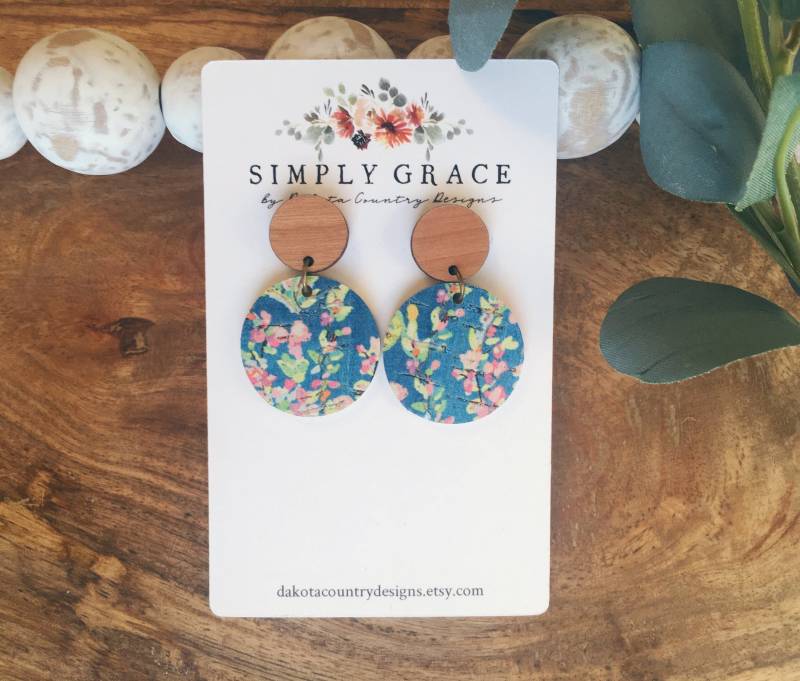 Echtes Korkleder Und Holz Maui Gartenkreis Boho Ohrstecker Lehrer Geschenk Muttertagsgeschenk Geburtstagsgeschenk von DakotaCountryDesigns