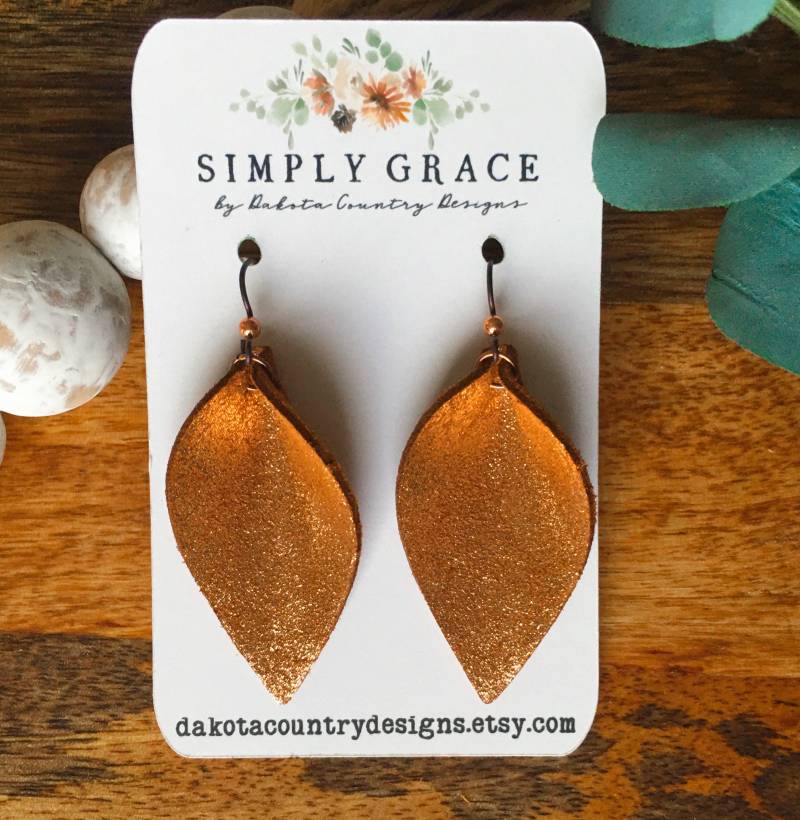 Echtes Leder Boho Blatt Kupfer Blüte Ohrringe Lehrer Geschenk Muttertagsgeschenk Geburtstagsgeschenk von DakotaCountryDesigns