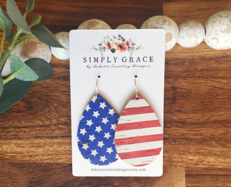 Echtes Leder Kork Marine Weiß Stars Und Stripes Politee Träne Ohrringe Juli 4 Unabhängigkeitstag Geburtstagsgeschenk von DakotaCountryDesigns