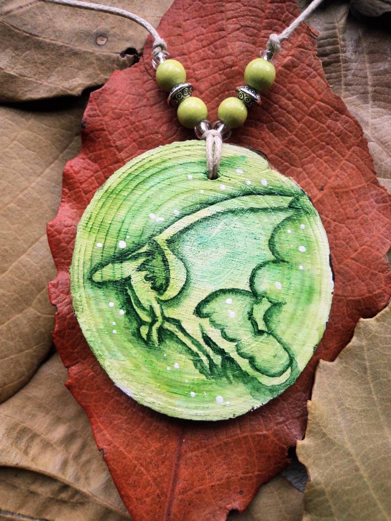 Drachen Anhänger "Grüner Walddrache" von DalayaArt