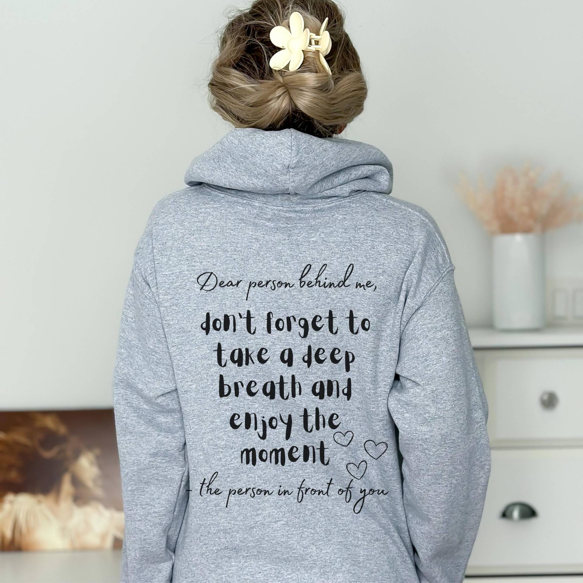 Hoodie Mit Statement Spruch - Dear Person Behind Me Lustiger Aufdruck Sweatjacke Kapuzenjacke Geschenkidee Zip Geschenk Hoodie Mit Statement Spruch - Dear Person Behind Me Lustiger Aufdruck Sweatjacke Kapuzenjacke Geschenkidee Zip Geschenk von DaliNaya