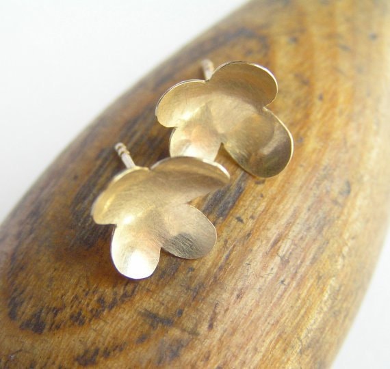 14K Gold Blumen Ohrringe - Massiv Schmuck Blütenblätter Konkave Ohrstecker von DaliaShamirJewelry