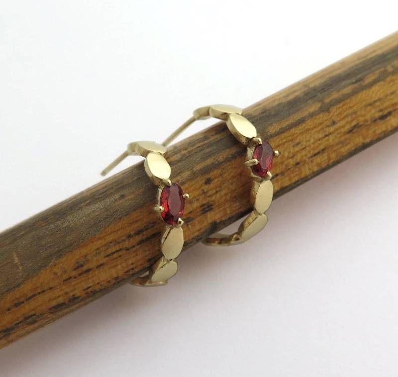 14K Gold Offene Ohrringe Mit Rotem Granat - Kaktus Massiver Goldschmuck von DaliaShamirJewelry