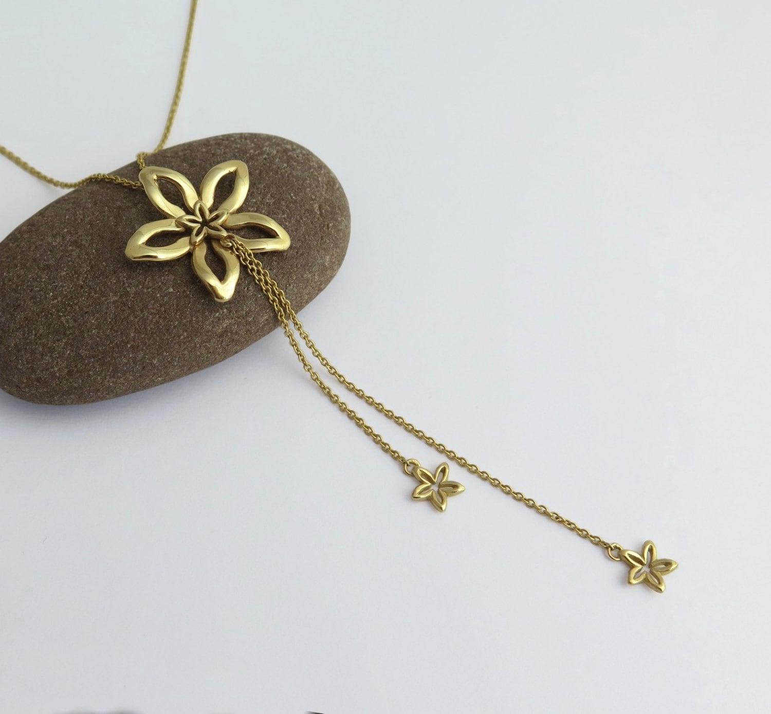 14K Goldblume Halskette - Gold Y Blumen Massive Anhänger Lange von DaliaShamirJewelry