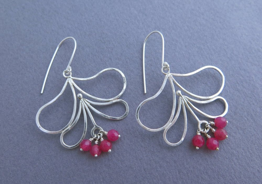 Blume Ohrringe - Sterling Silber Und Rosa Achat Blatt von DaliaShamirJewelry