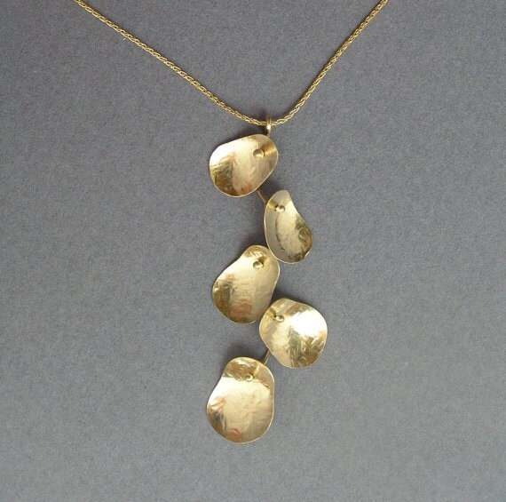 Goldkette - Blätter Cluster Anhänger 14K Gold von DaliaShamirJewelry