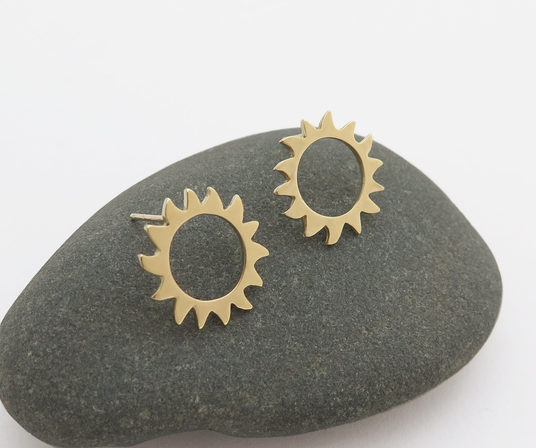 Goldohrstecker, 14-Karätige Goldohrringe, Sonnenohrringe, Sunburst-Ohrringe, Kreisohrstecker, Einzigartige Ohrstecker, Kreisohrringe von DaliaShamirJewelry