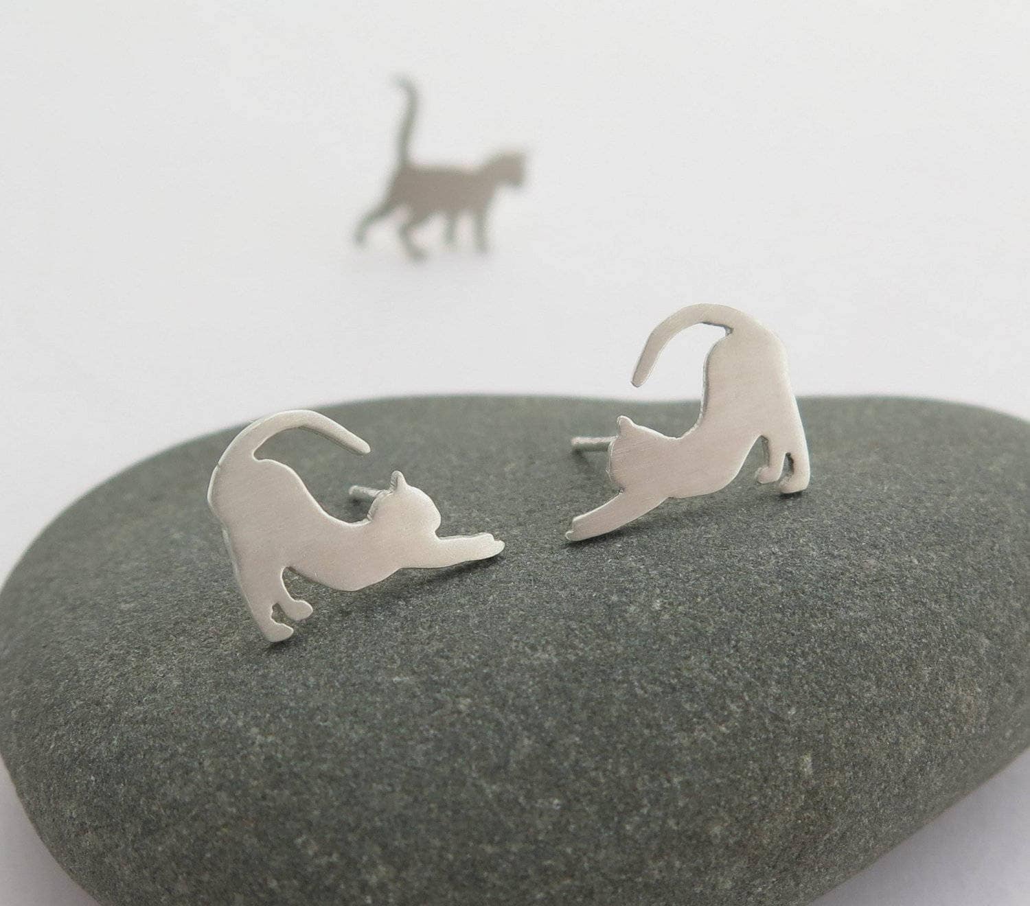 Katzenohrringe - Katzenliebhaber Geschenk Sterling Silber Ohrstecker Katzenschmuck Katzenohrstecker Tierliebhaber von DaliaShamirJewelry