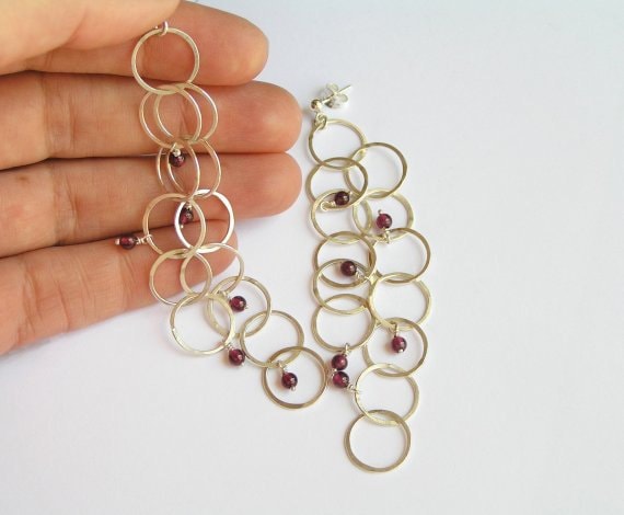 Lange Ohrringe - Sterling Silber Mit Granat Bubble Kreise Draht von DaliaShamirJewelry
