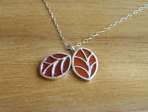 Silber Halskette - Rote Blätter Anhänger Sterling Und Harz von DaliaShamirJewelry