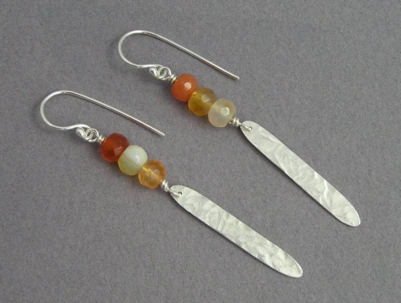 Silberne Feder Ohrringe - Hängeohrringe Sterling Silber Blatt Und Karneol Orange von DaliaShamirJewelry