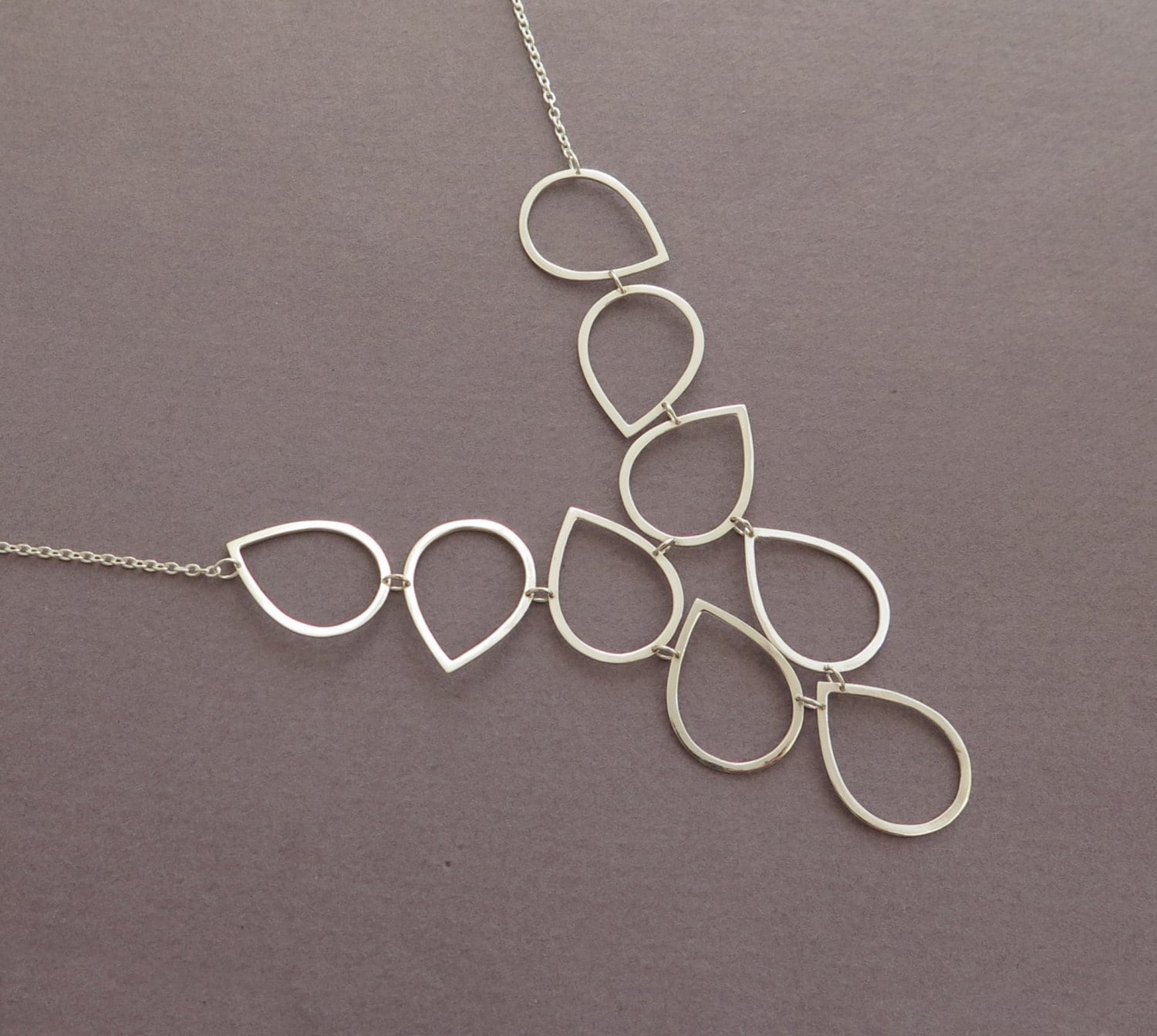 Sterling Silber Bib Halskette - Tropfen Teardrops Elegante Statement von DaliaShamirJewelry