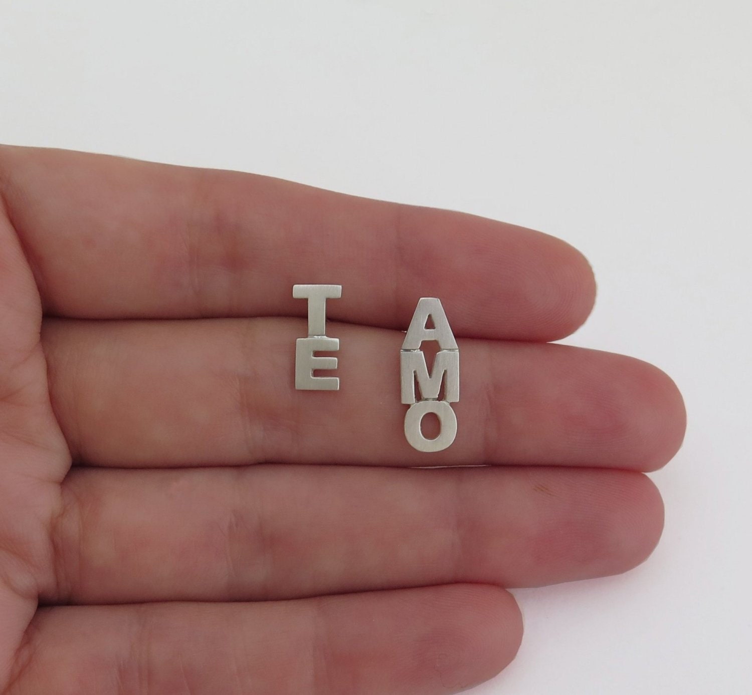 Te Amo Ohrringe - Sterling Silber Ohrstecker I Love You Mismatched Valentinstag Geschenk von DaliaShamirJewelry