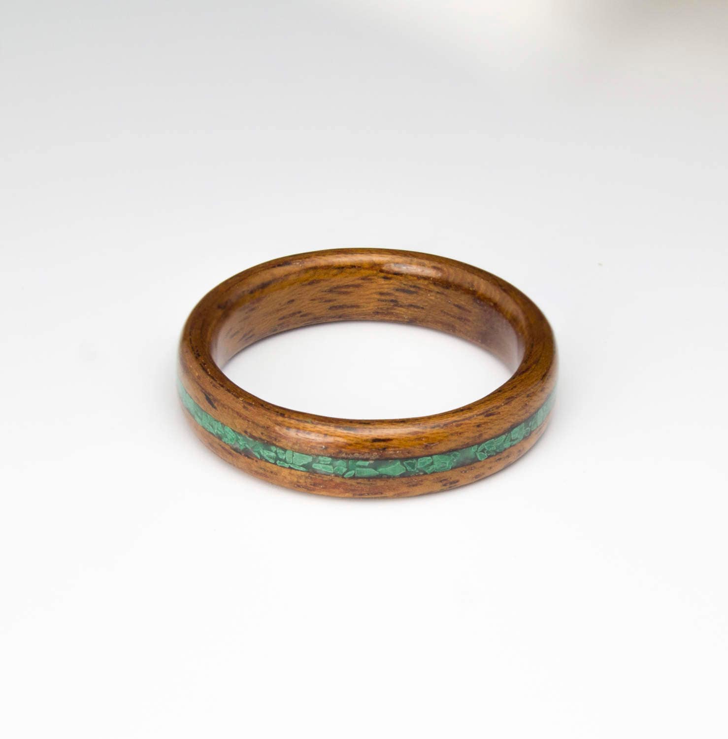 Bentwood Ring Handgefertigt Aus Mahagoni Holz Mit Malachit Inlay // Holzschmuck Holzring Für Männer Oder Frauen von DaliaWoodia