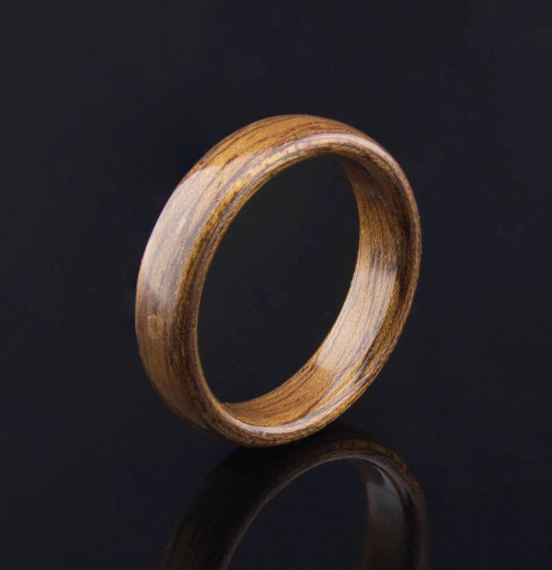 Bentwood Ring Handgefertigt Aus Mahagoniholz Bentwood Ring Handgefertigt Aus Mahagoniholz von DaliaWoodia