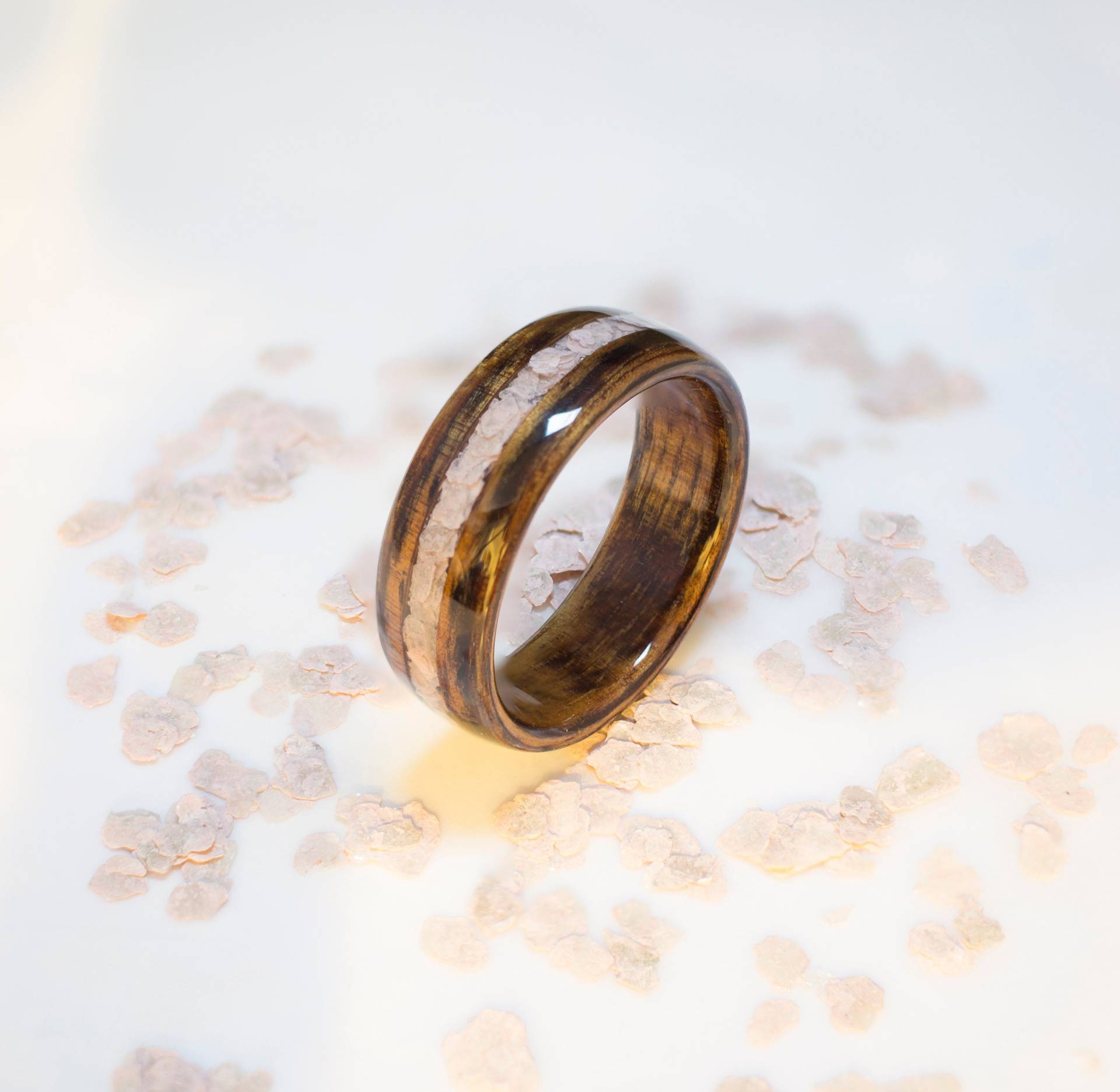 Bentwood Ring Handgefertigt in Koa Holz Mit Glimmer Flake Inlay, Ringe, Ehering, Bestes Geschenk, Ringe von DaliaWoodia