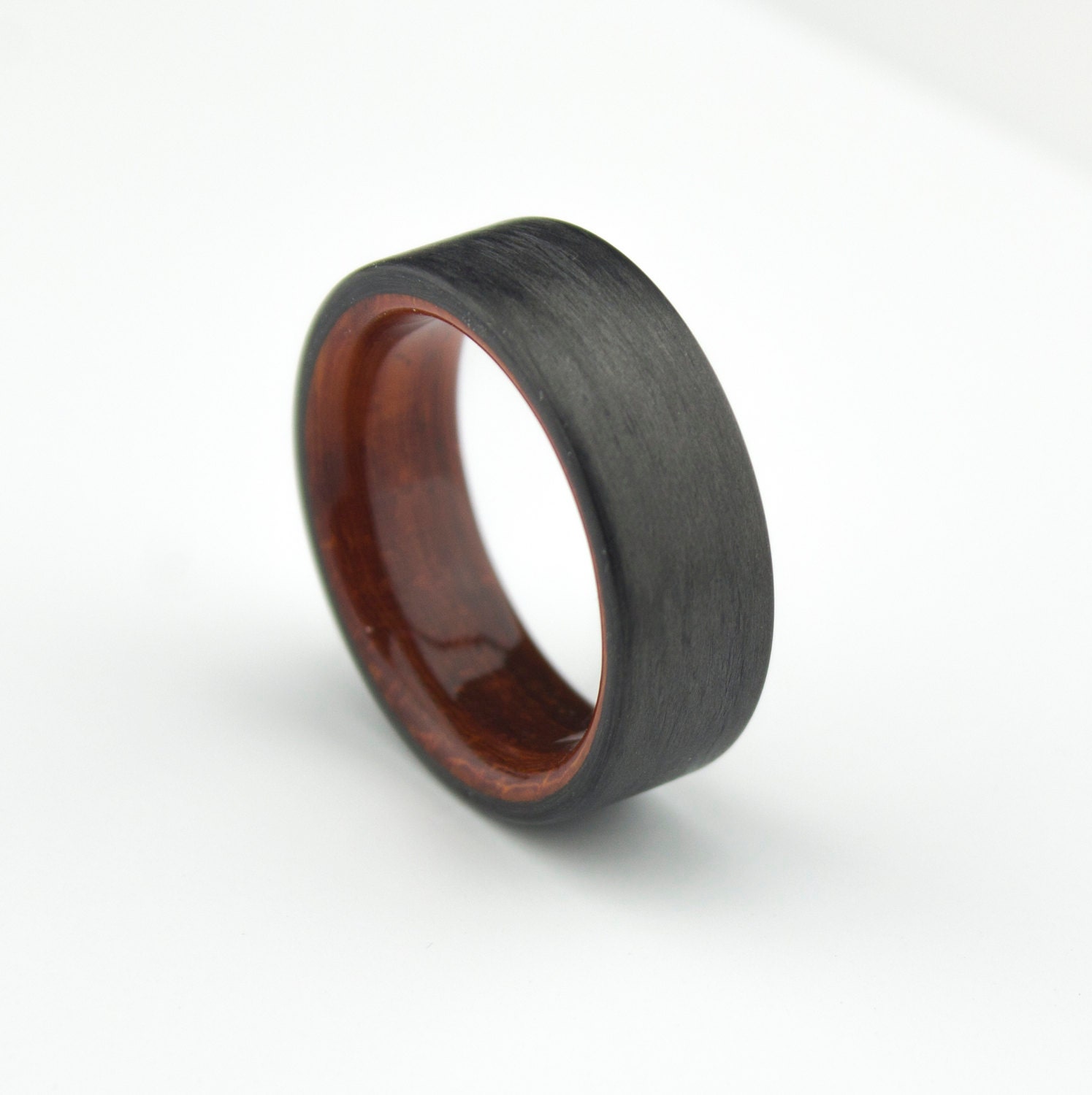 Carbonfaser Ring, Padauk Holz, Eheringe, Schmuck, Ringe, Verlobungsringe, Schwarze Herren Eheringe, Herrenring von DaliaWoodia