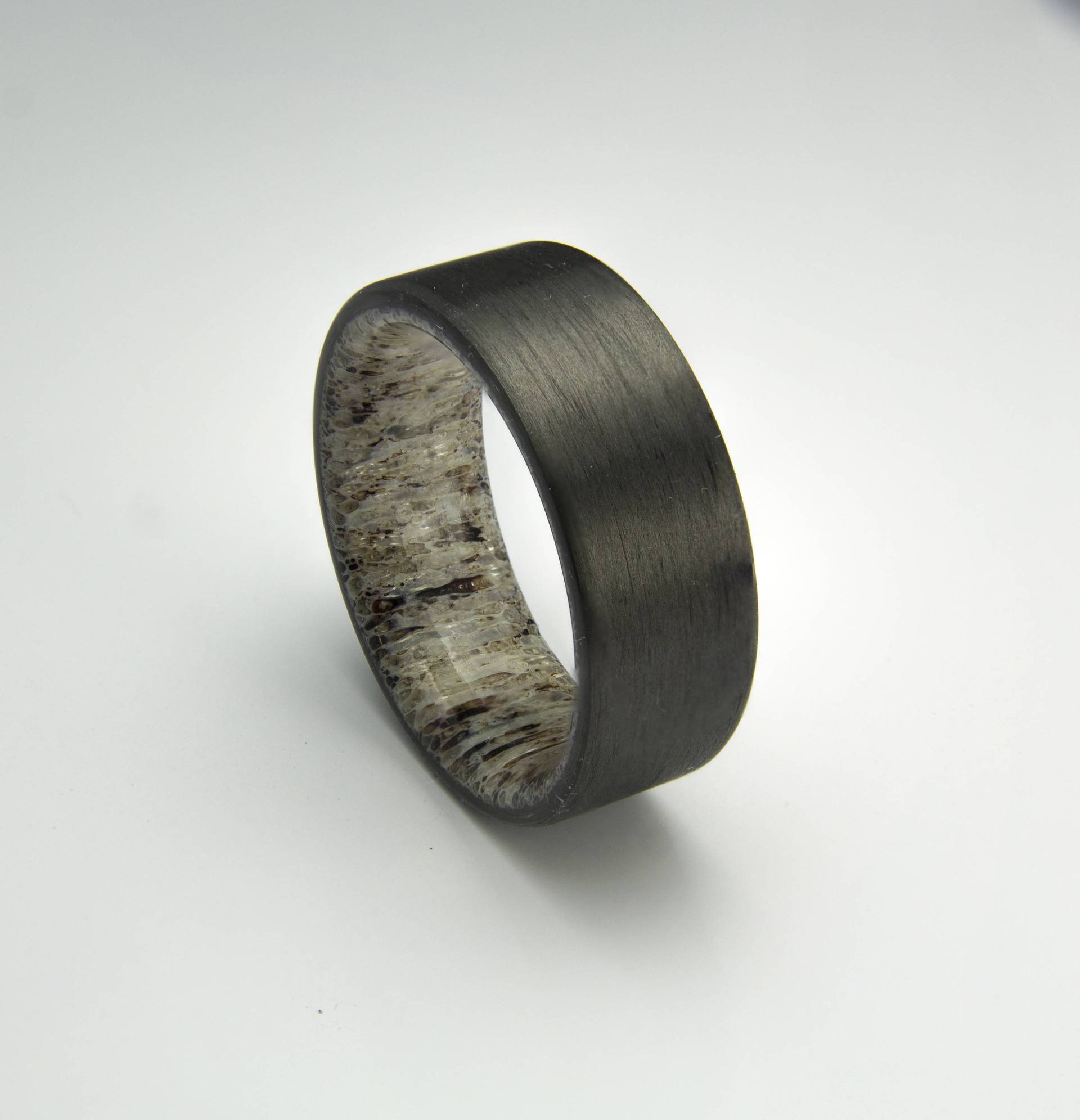 Carbonfaser Ring Mit Elch Geweih Liner, Verlobungsringe, Schwarze Ringe, Herren Ehering, Herrenring, Beste Freundin Geschenke von DaliaWoodia