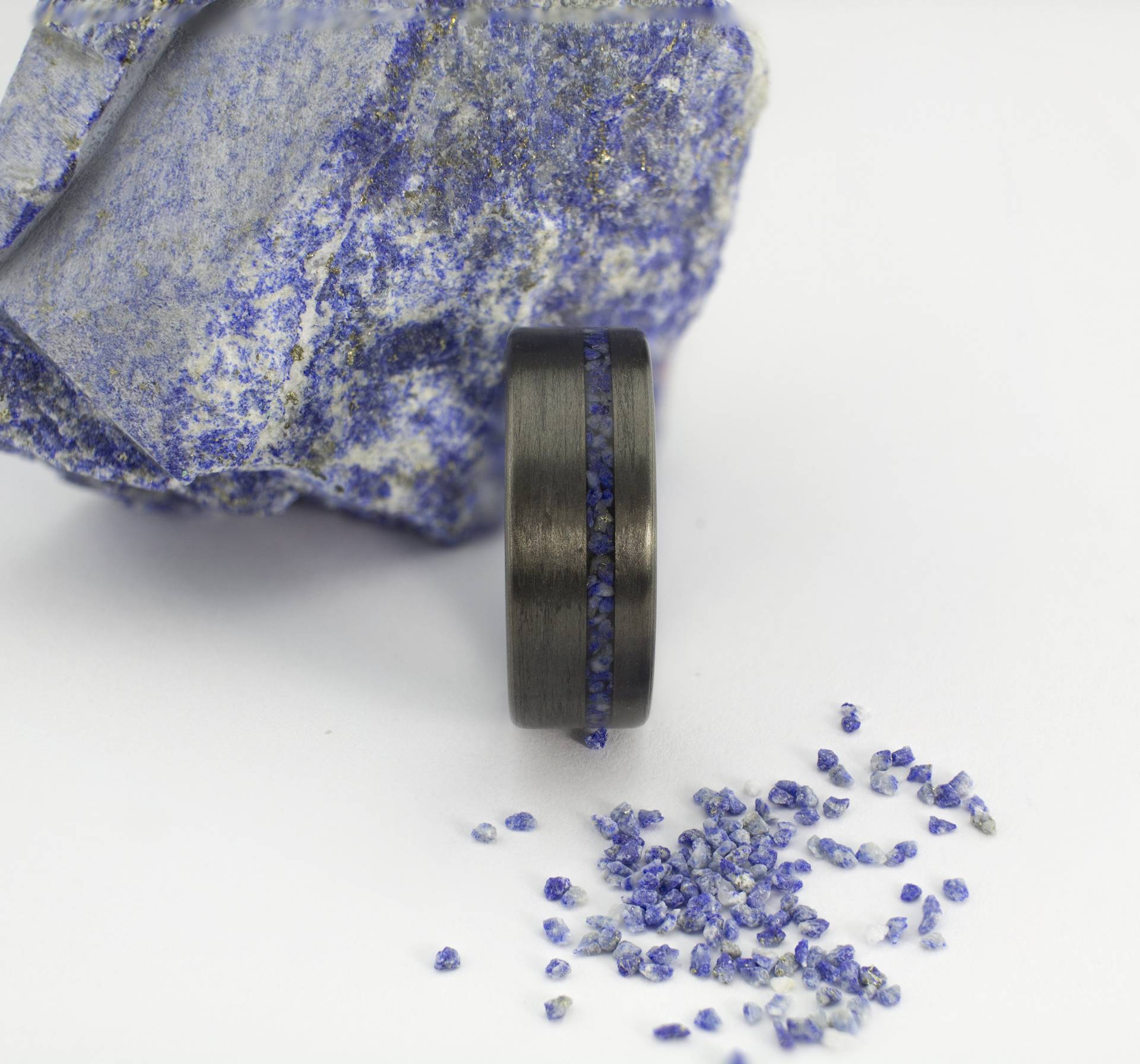 Carbonfaser Ring Mit Lapis Lazuli Inlay, Herrenring, Schwarzer Ring, Ehering, Carbonfaser Geschenke, Beste Geschenke von DaliaWoodia