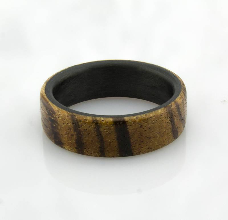 Carbonfaser Ring Mit Zebraholz, Schwarze Ringe, Zebrawood Ring, Eheringe, Herren Für Männer, Bestes Geschenk Carbonfaser Ring Mit Zebraholz, Schwarze Ringe, Zebrawood Ring, Eheringe, Herren Für Männer, Bestes Geschenk von DaliaWoodia