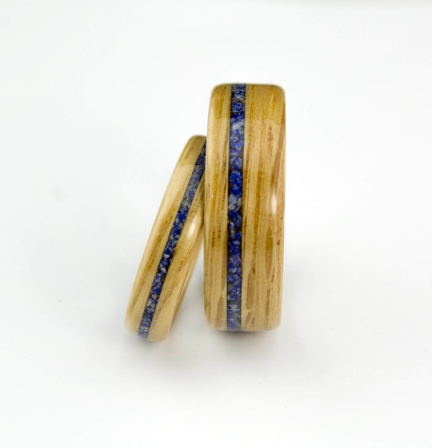 Ehering Set Bentwood Eichenholz Mit Lapis Lazuli Inlay von DaliaWoodia